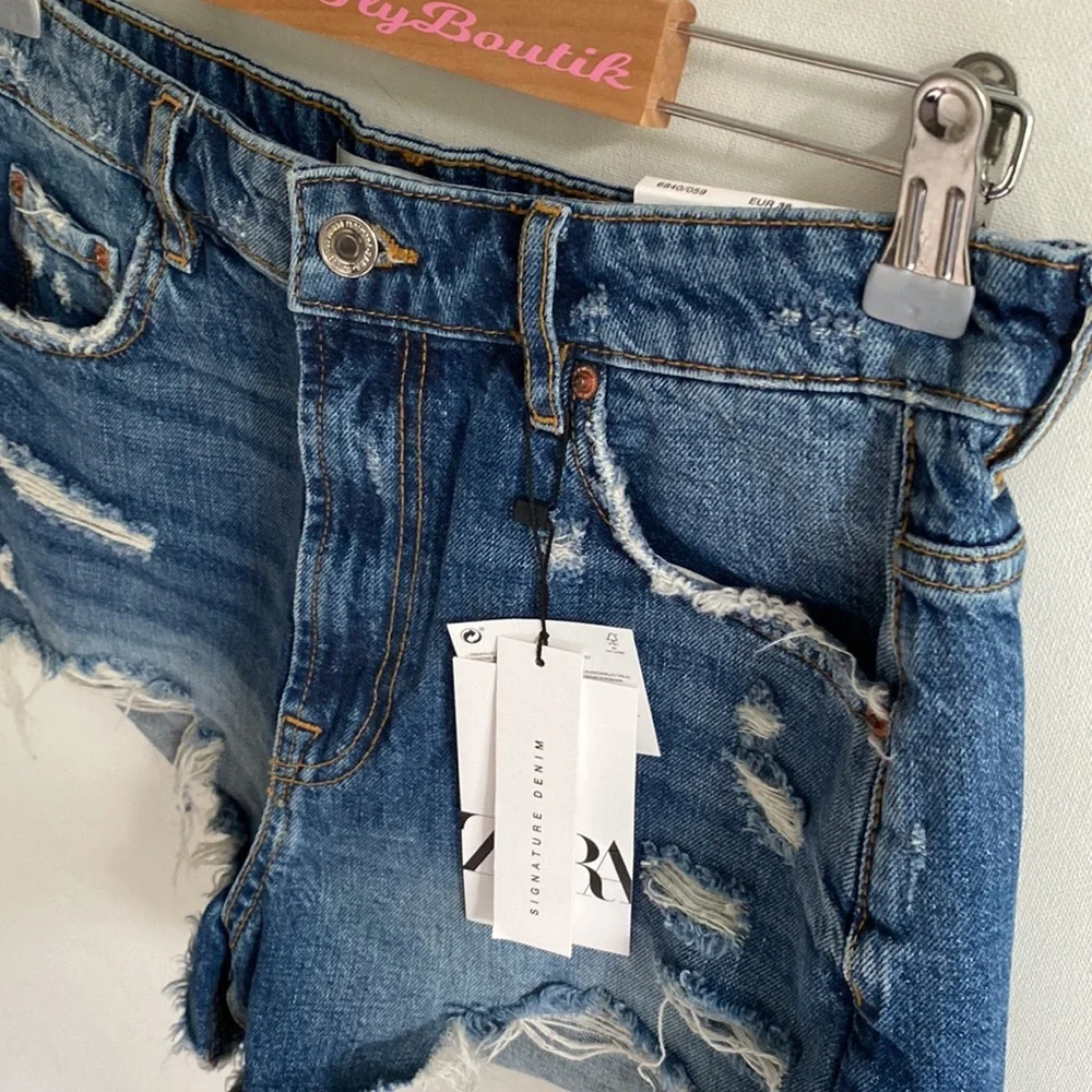 (A6) Zara signature denim The high waist short and Vesti‎ blue, Size 6, NWT